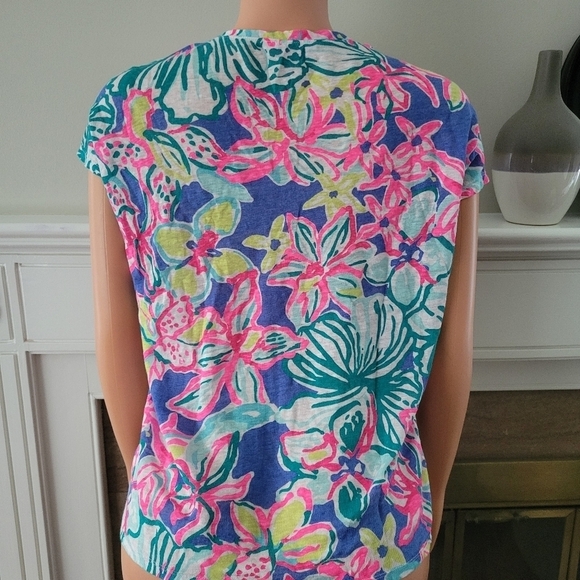 Lilly pulitzer Hartwell Boxy LINEN V- neck top. - Picture 5 of 11
